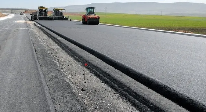 Road construction using bitumen